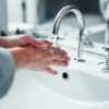 "手を洗いすぎる"と風邪を引きやすくなる 「流水で10秒間」だけでいい | PR